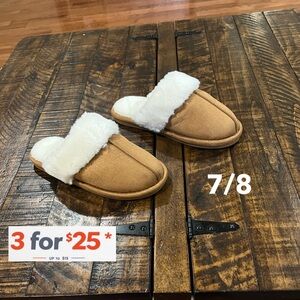 Cozy warm Tan suede and White Sherpa plush lined Slippers size 7/8